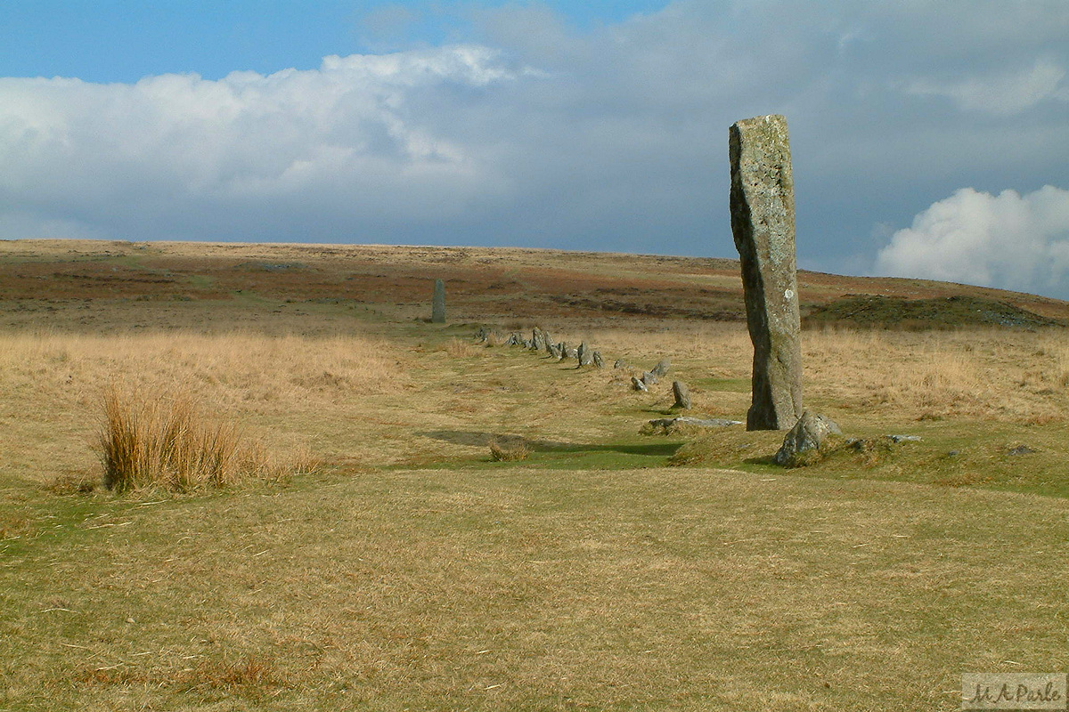 Drizzlecombe Stone Row, south of Ditsworthy Warren